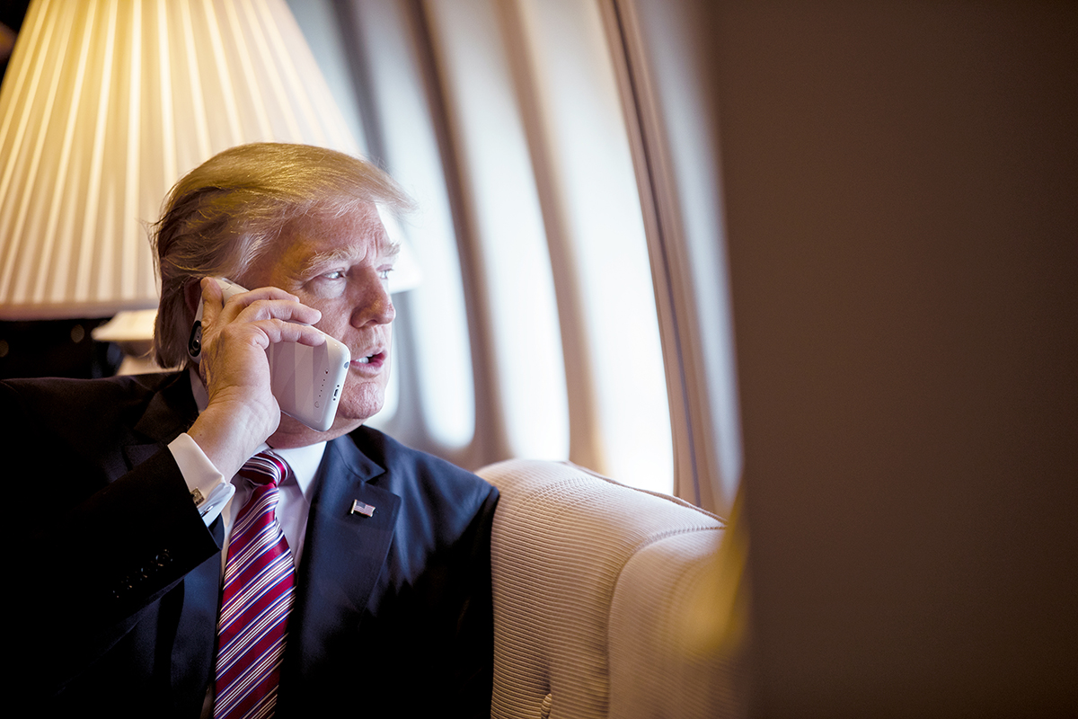 trump-cell-phone-national-security-inconvenient Donald Trump Using Cell Phone on Air Force One