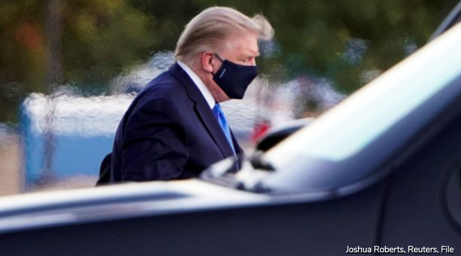 trump-mask Trump in Mask
